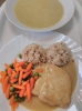Brokolicová polévka s ovesnými vločkami, krůtí plátek na zázvoru, pohanková rýže, baby karotka s hráškem 