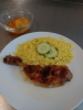 Pečené kuřecí stehno, kari rýže , meruňkový kompot 
