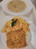 Polévka ragú s rýží, Aljašská treska v sezamovém obalu s bramborovým salátem 